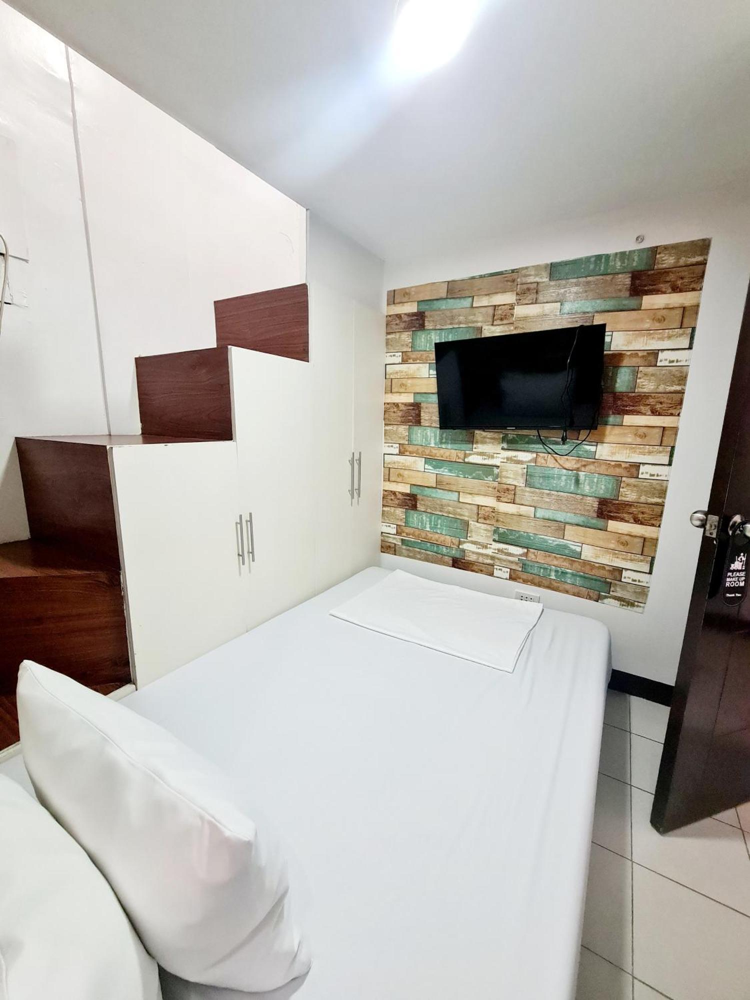 Dasma Lofts Hotel Near Dela Salle Dasma Дасмариньяс Экстерьер фото