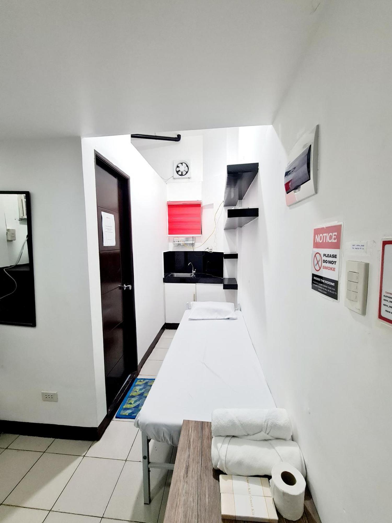 Dasma Lofts Hotel Near Dela Salle Dasma Дасмариньяс Экстерьер фото